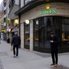 A_Rolex_store_from_outside.jpg