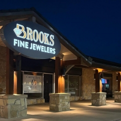 Brooks_Fine_Jewelers_shop_exterior.jpg