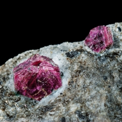Closeup_of_red_ruby.jpg