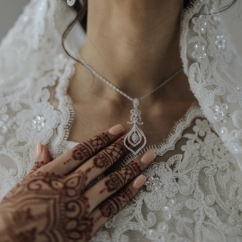 Indian_bridal_jewelry.jpg