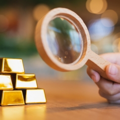 Inspecting_gold_bars.jpg