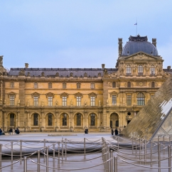 Louvre_Museum_and_Louvre_Pyramid.jpg