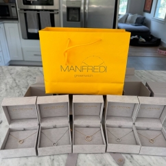 Manfredi_Jewelers_gift_box.jpg