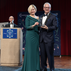 Rob_Simon_of_Windsor_Jewelers_receives_award.png