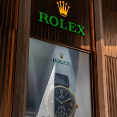 Rolex_watch_and_logo.jpg