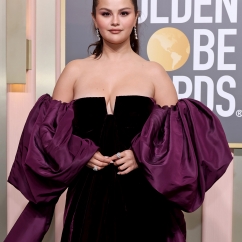 Selena_Gomez_in_De_Beers_at_the_80th_Golden_Globe_Awards.jpg