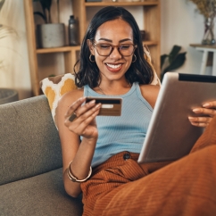 Woman_using_credit_card_and_ipad.jpg