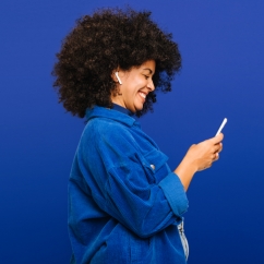 a_woman_using_a_smartphone.jpg