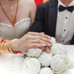 couple_with_wedding_ring.jpg